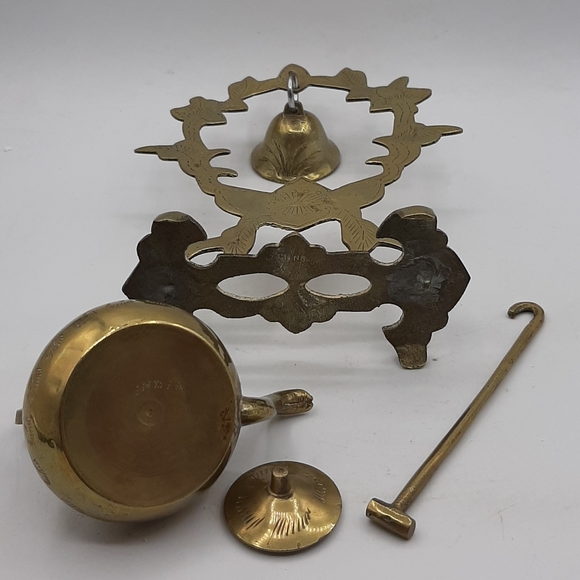 Beautiful Vintage Oriental Brass Gong Bell On Floral Stand Small Hammer Tea pot - Picture 4 of 6